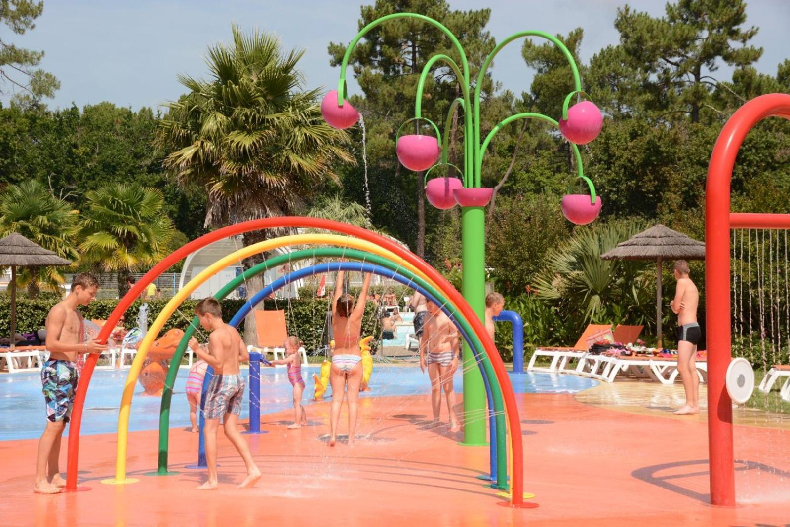 Camping Mobil Bord D'eau 4 Etoiles Les Viviers
